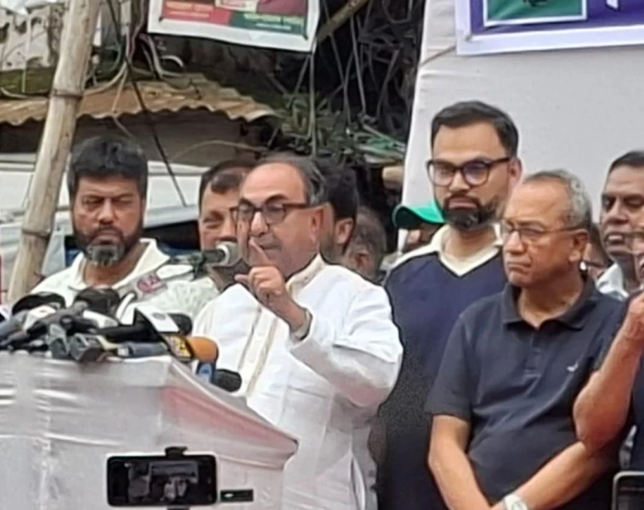 একটি দল লম্বা লম্বা কথা বলা ছাড়া সুকৌশলে চাঁদা ও হাদিয়া নেওয়া ছাড়া কোনো কাজ করে না: মির্জা আব্বাস